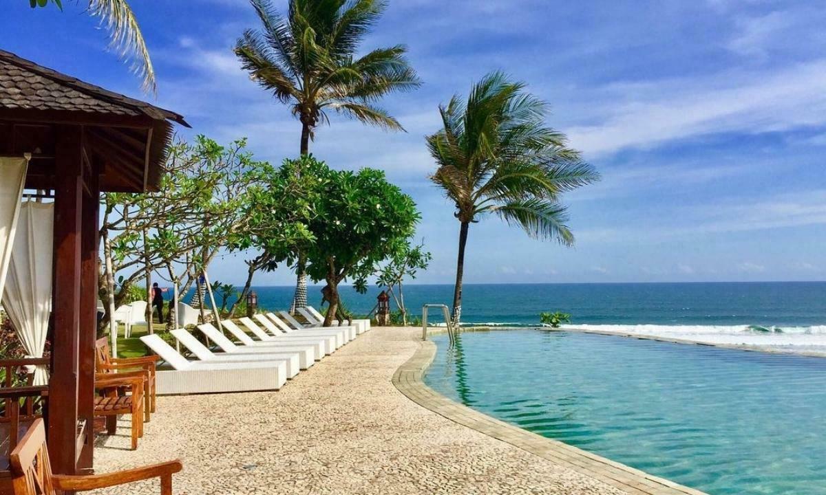 The Reef Hotel: Santai di Tepi Pantai Cilacap dengan Lokasi Strategis